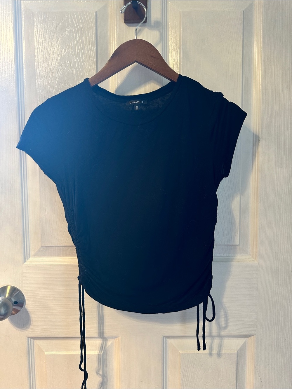 Dynamite Black Side-Ruched Crop Tee
